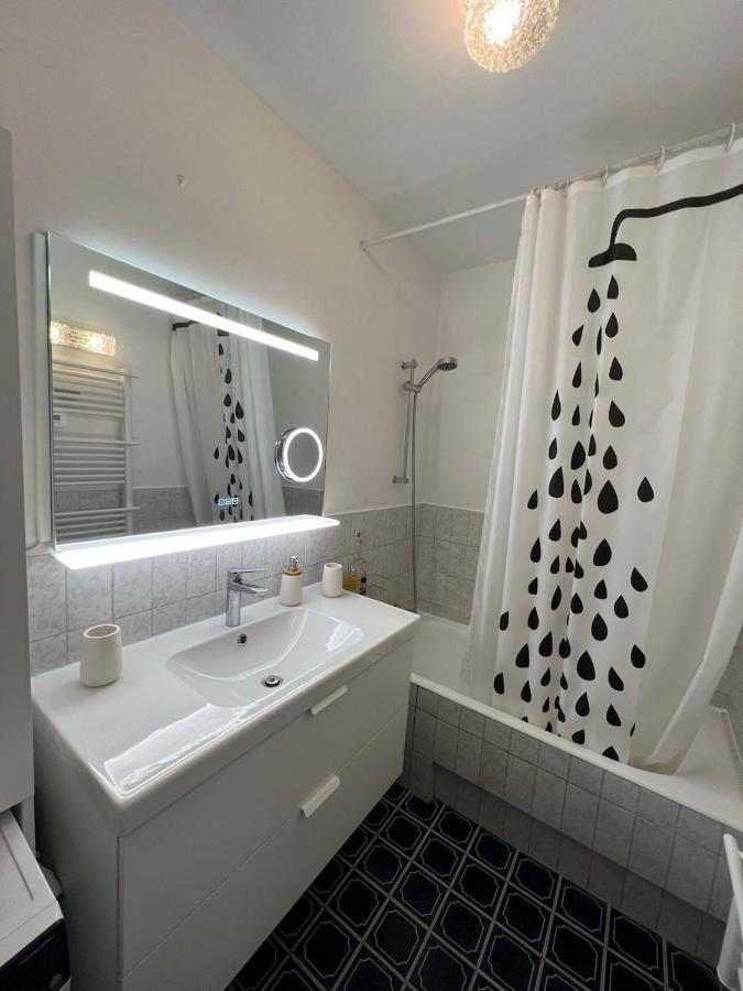 Seafront - Beautiful Flat With Aircon And Comfortable Loggia Vallauris Exterior photo