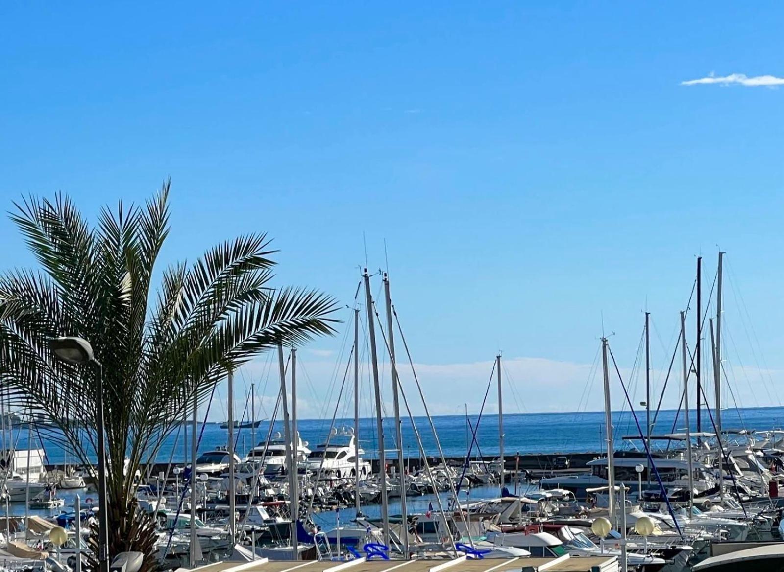 Seafront - Beautiful Flat With Aircon And Comfortable Loggia Vallauris Exterior photo